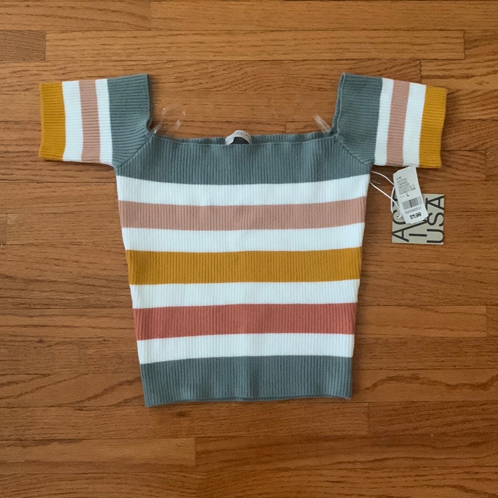 Off the shoulder striped top‎